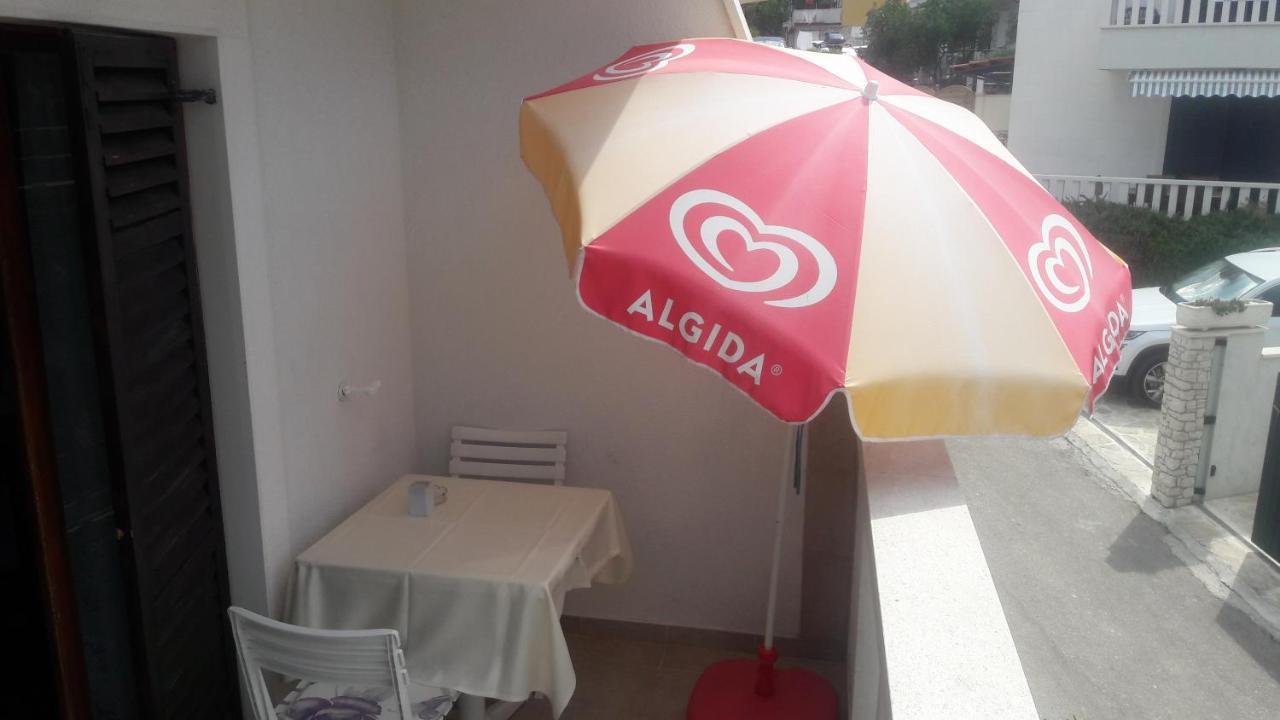 Apartments And Rooms By The Sea Sutivan, Brac - 2943 Exterior photo